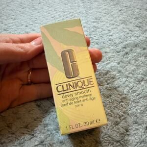 CLINIQUE Dewy Smooth Anti-Aging Makeup SPF15 05 Beige Petal 1FLoz